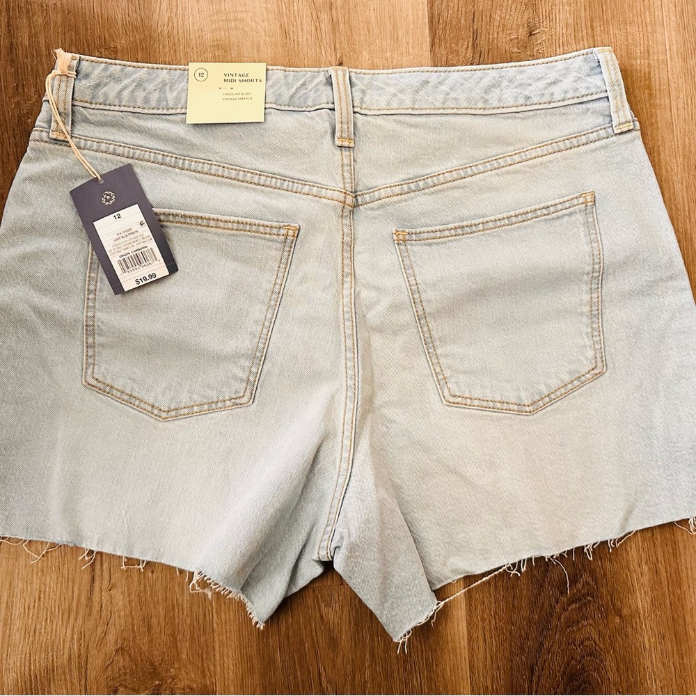 Universal Thread Shorts - Picture 2 of 4